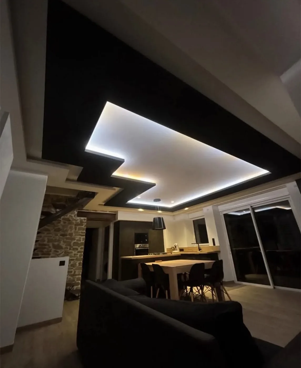 Un intérieur transformé, du plafond à la cuisine